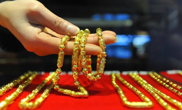 浩广配资 金价连续下跌！有人一夜亏超47万