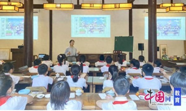 盛鹏配资 成都龙江路小学分校开展“草堂茶事”研学课程